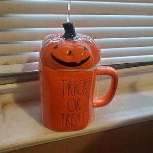 Rae dunn trick or treat orange pumpkin topper mug
